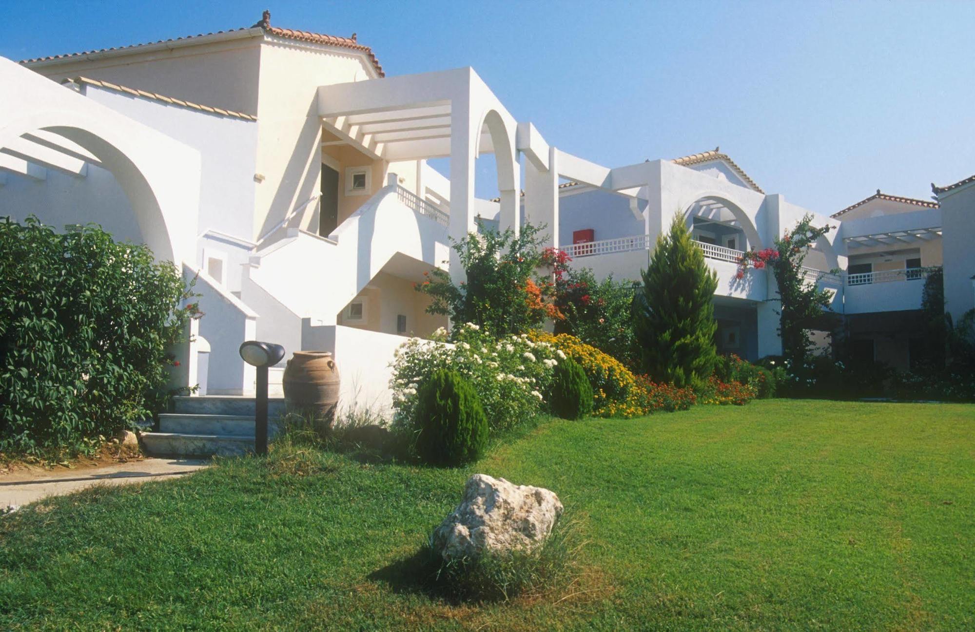 Ilaria Hotel Kalamaki  Exterior photo
